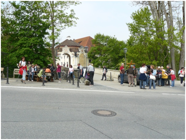 584x433 pixels (137K)